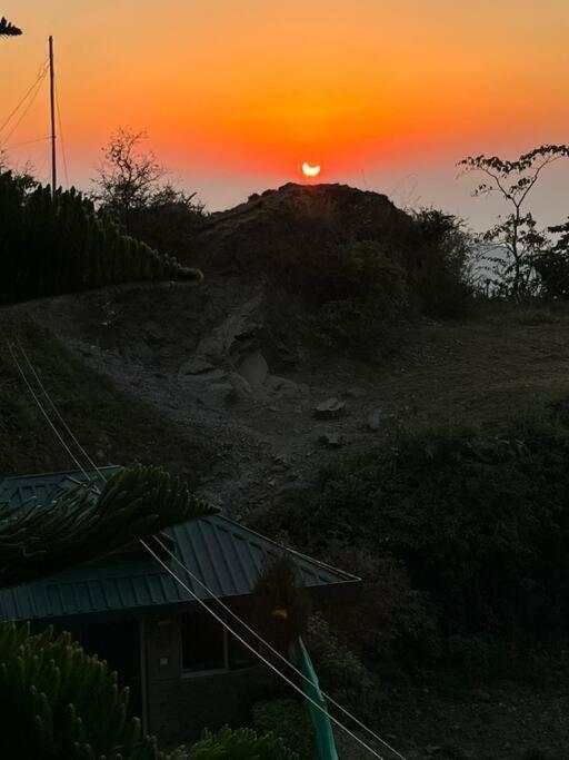 Kasauli Cascade A Cheerfull 4 Bedroom Challet Exterior photo